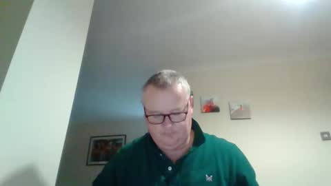 Snapshot of curiousax77 chatting on December 9, 9:17 am curiousax77 online show from December 9, 9:17 am