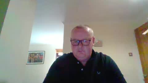 Snapshot of curiousax77 chatting on March 6, 12:19 pm curiousax77 online show from March 6, 12:19 pm