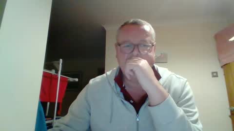 Snapshot of curiousax77 chatting on February 21, 6:37 pm curiousax77 online show from February 21, 6:37 pm
