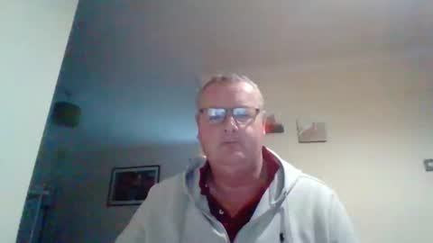 Snapshot of curiousax77 chatting on February 22, 8:40 am curiousax77 online show from February 22, 8:40 am