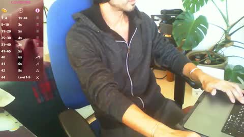 Snapshot of curiousgenie chatting on October 30, 9:44 am curiousgenie online show from October 30, 9:44 am