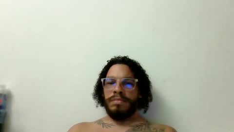 Snapshot of curly_louis chatting on September 26, 3:59 am curly_louis online show from September 26, 3:59 am