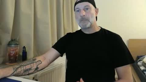 Snapshot of curman85 chatting on October 25, 10:22 pm Curman85 online show from October 25, 10:22 pm