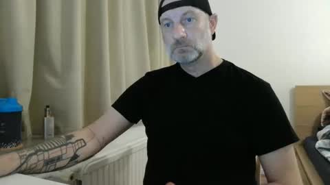 Snapshot of curman85 chatting on December 4, 11:35 pm Curman85 online show from December 4, 11:35 pm