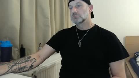 Snapshot of curman85 chatting on March 8, 11:39 pm Curman85 online show from March 8, 11:39 pm