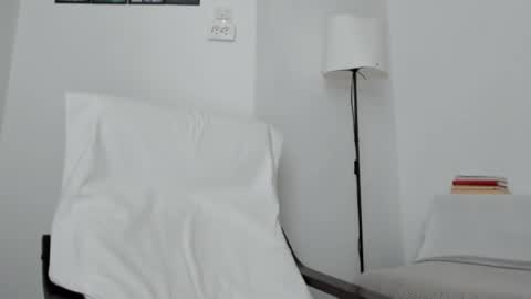 cuteeboy online show from September 15, 7:32 am