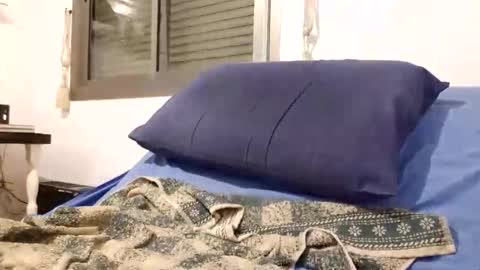 cuteguy52 online show from May 5, 12:34 am