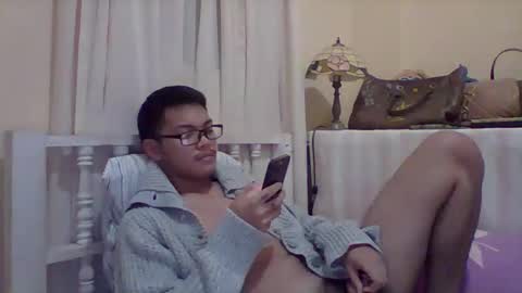 cyrenzortegal online show from April 8, 8:17 pm