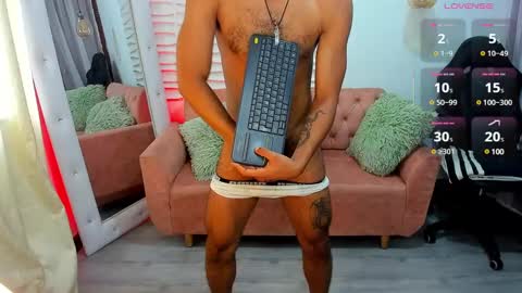 Snapshot of daarkomalfoy chatting on February 19, 9:03 pm Mauricio online show from February 19, 9:03 pm