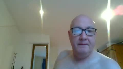 Snapshot of daddyhere4uall6 chatting on October 14, 7:15 am daddyhere4uall6 online show from October 14, 7:15 am