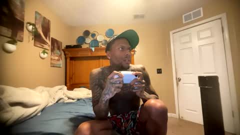 sexy tatted king bbc online show from April 1, 8:39 pm