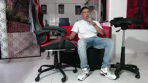 Snapshot of damyan_2003 chatting on December 25, 10:59 pm damyan_2003 online show from December 25, 10:59 pm