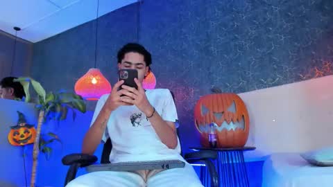 Snapshot of daniel_brawn chatting on October 19, 6:44 pm Daniel online show from October 19, 6:44 pm