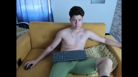 daniel_leon_c online show from April 10, 7:43 pm