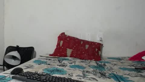 daniel_velez26 online show from December 2, 3:53 am