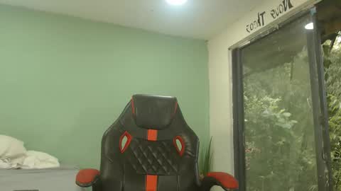 danielitopapii online show from February 3, 1:38 pm