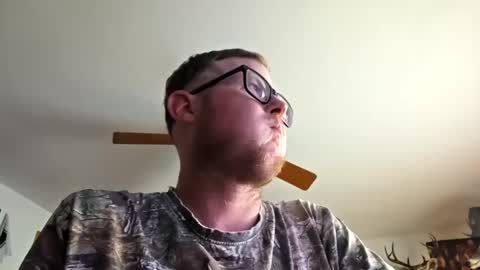 Snapshot of danielp_mod_cb chatting on September 8, 8:52 pm Daniel y. online show from September 8, 8:52 pm