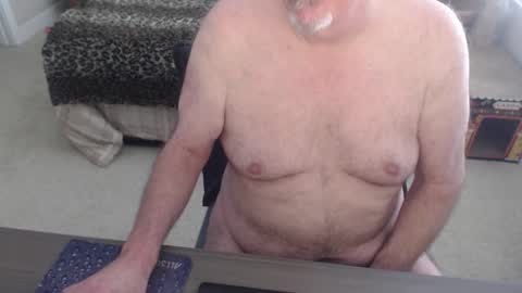 Danny bear online show from December 31, 9:39 pm