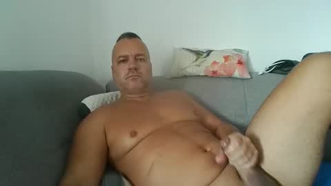 Snapshot of danrud81 chatting on October 21, 9:12 am Daniel online show from October 21, 9:12 am