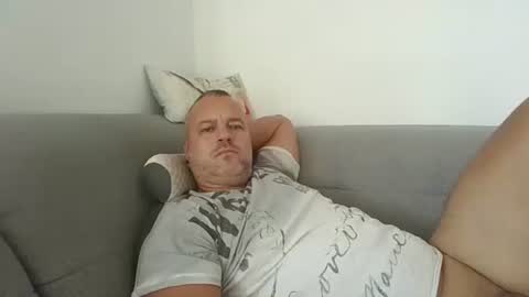 Snapshot of danrud81 chatting on October 1, 11:03 am Daniel online show from October 1, 11:03 am