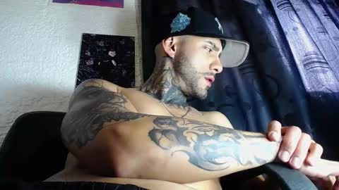dante_d_angelo_ online show from January 18, 8:44 pm