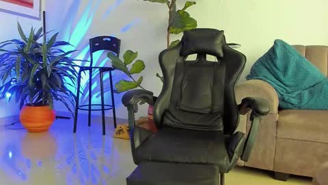 Dante online show from February 5, 12:45 pm