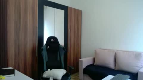 darius_94 online show from March 22, 8:30 am