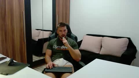 darius_94 online show from October 3, 4:39 am