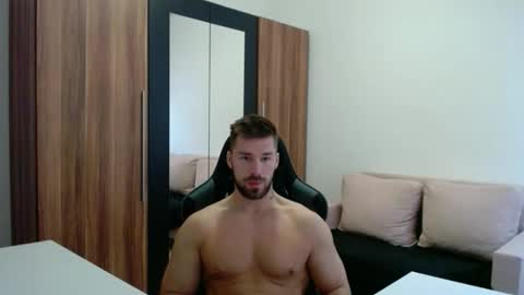 darius_94 online show from March 6, 6:21 am
