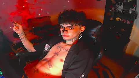 Snapshot of darkness_prince_x chatting on October 19, 9:12 am online show from October 19, 9:12 am