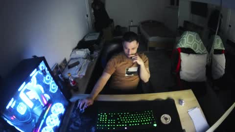 Snapshot of darkschneider_ chatting on February 17, 11:31 pm darkschneider_ online show from February 17, 11:31 pm