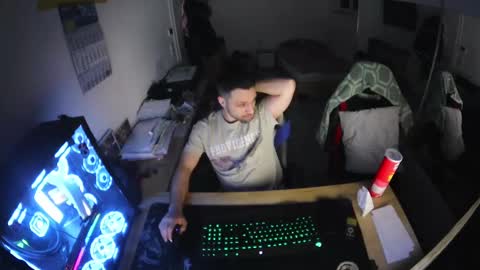 Snapshot of darkschneider_ chatting on February 13, 5:26 am darkschneider_ online show from February 13, 5:26 am