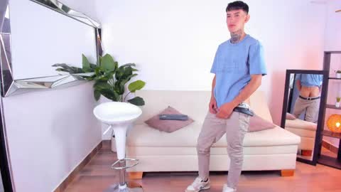 darwin_stark online show from June 3, 6:37 am
