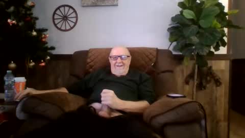 dave571960 online show from December 18, 12:34 pm