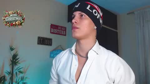 Snapshot of david_neill chatting on December 29, 8:48 pm David Neill online show from December 29, 8:48 pm