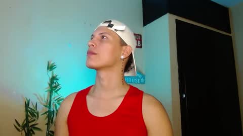 Snapshot of david_neill chatting on December 23, 3:01 pm David Neill online show from December 23, 3:01 pm