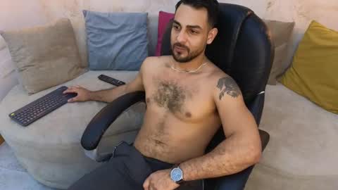 JF oliveira online show from February 10, 1:33 pm