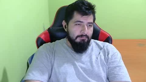 Snapshot of daviddelz chatting on February 24, 5:43 am David online show from February 24, 5:43 am