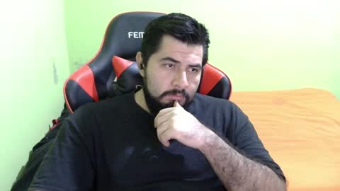 Snapshot of daviddelz chatting on December 7, 5:48 am David online show from December 7, 5:48 am