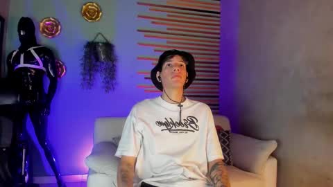 daviid_huge online show from December 14, 1:56 am