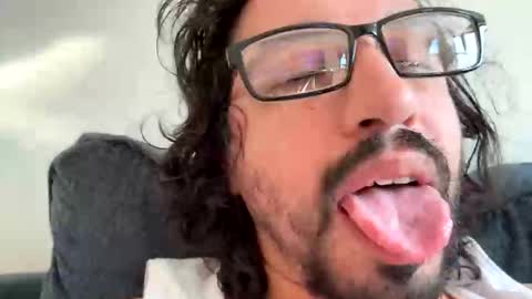 deepthroatberto89 online show from October 21, 7:28 pm