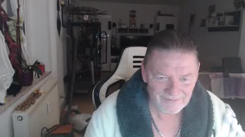 deinprinz2312 online show from November 24, 5:30 am