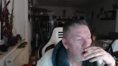 deinprinz2312 online show from February 4, 6:30 am