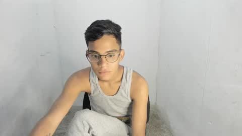 Snapshot of deivi_colins chatting on October 12, 12:59 am deivi_colins online show from October 12, 12:59 am