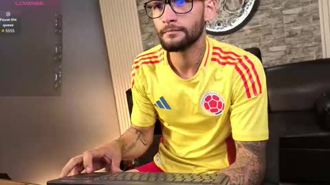 derec online show from March 26, 8:57 pm