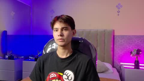 derek_sinn online show from April 6, 9:15 pm