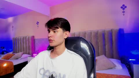 derek_sinn online show from April 11, 8:56 pm