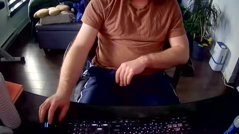 desdisdes online show from April 4, 1:52 pm