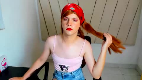 Snapshot of devon_dice chatting on December 21, 7:06 pm Alexa online show from December 21, 7:06 pm