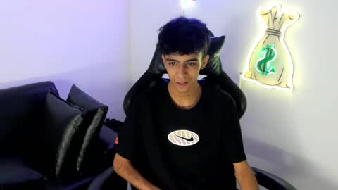 dikey_18 online show from October 2, 11:31 pm